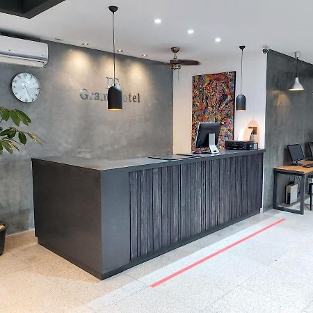 Dg Grami Hotel Paranaque City Eksteriør billede