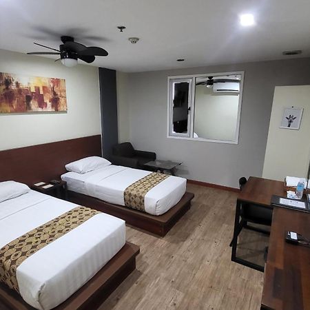 Dg Grami Hotel Paranaque City Eksteriør billede