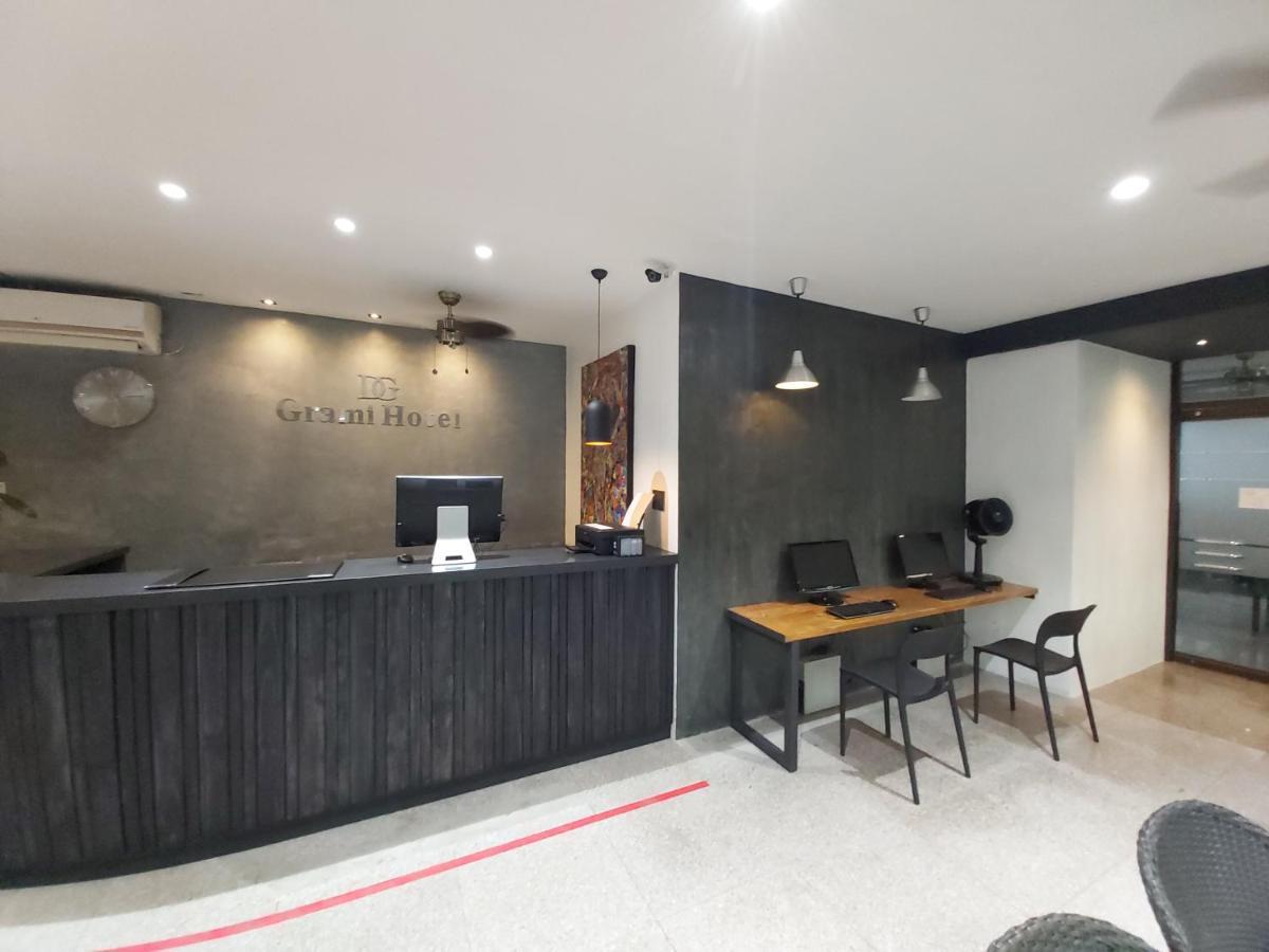 Dg Grami Hotel Paranaque City Eksteriør billede