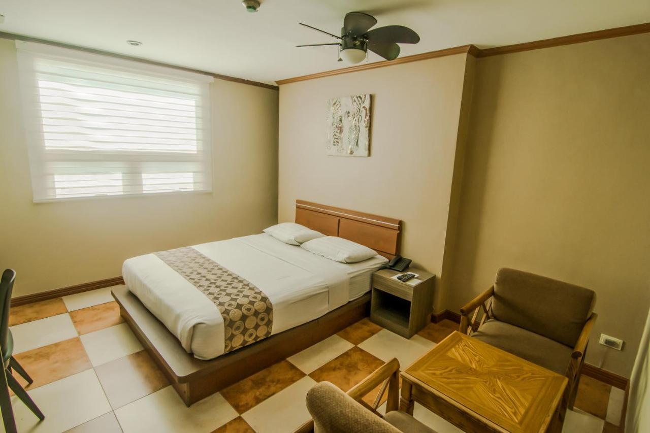 Dg Grami Hotel Paranaque City Eksteriør billede
