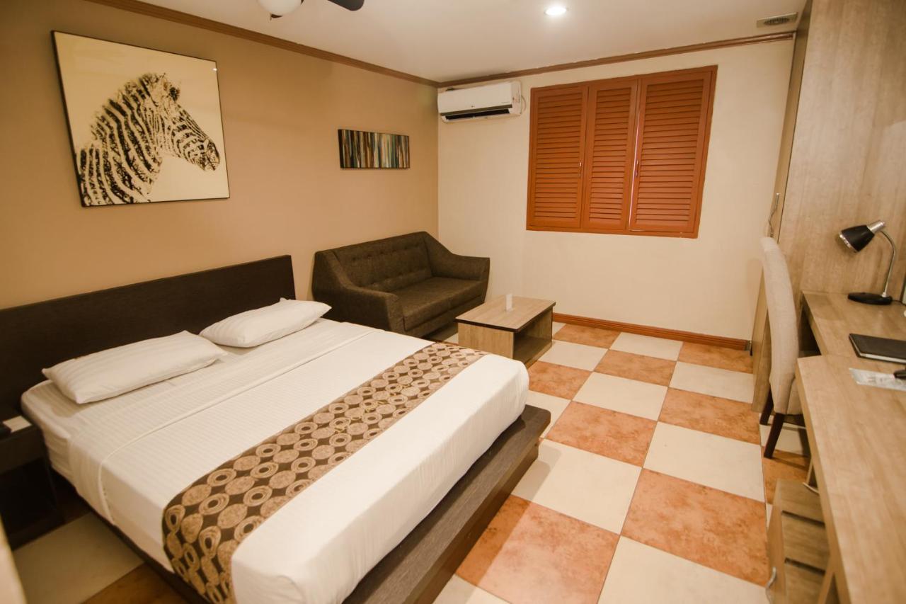 Dg Grami Hotel Paranaque City Eksteriør billede