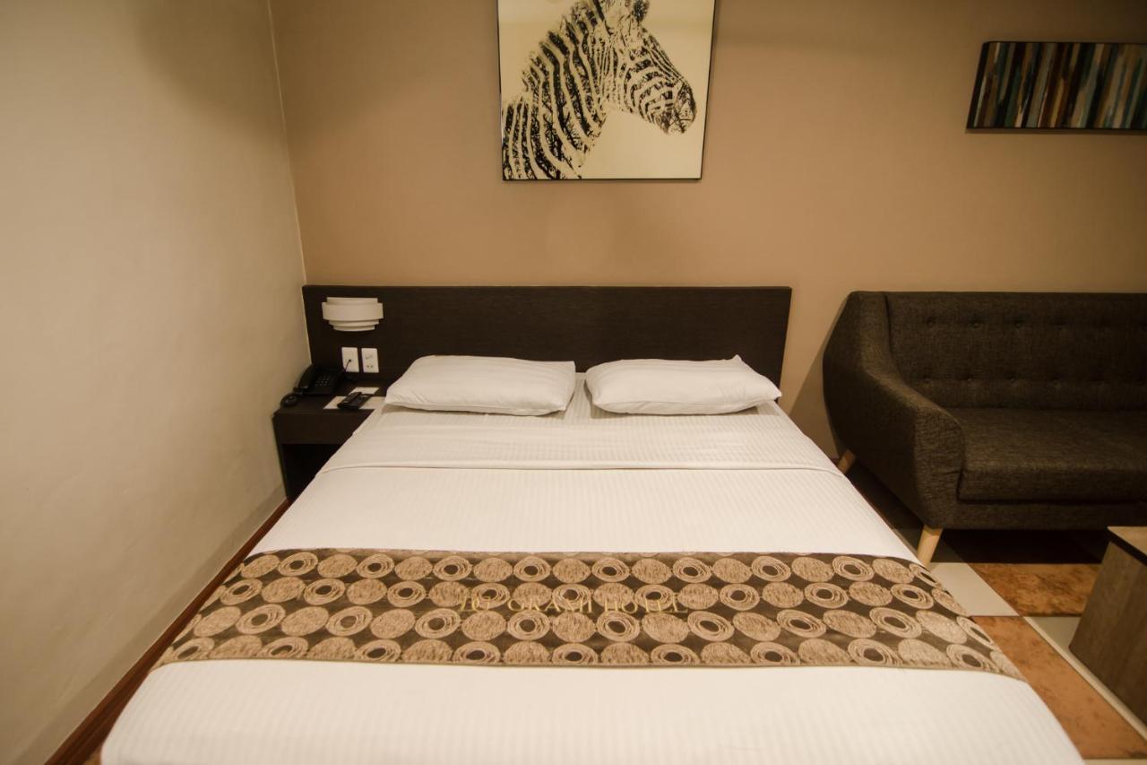Dg Grami Hotel Paranaque City Eksteriør billede