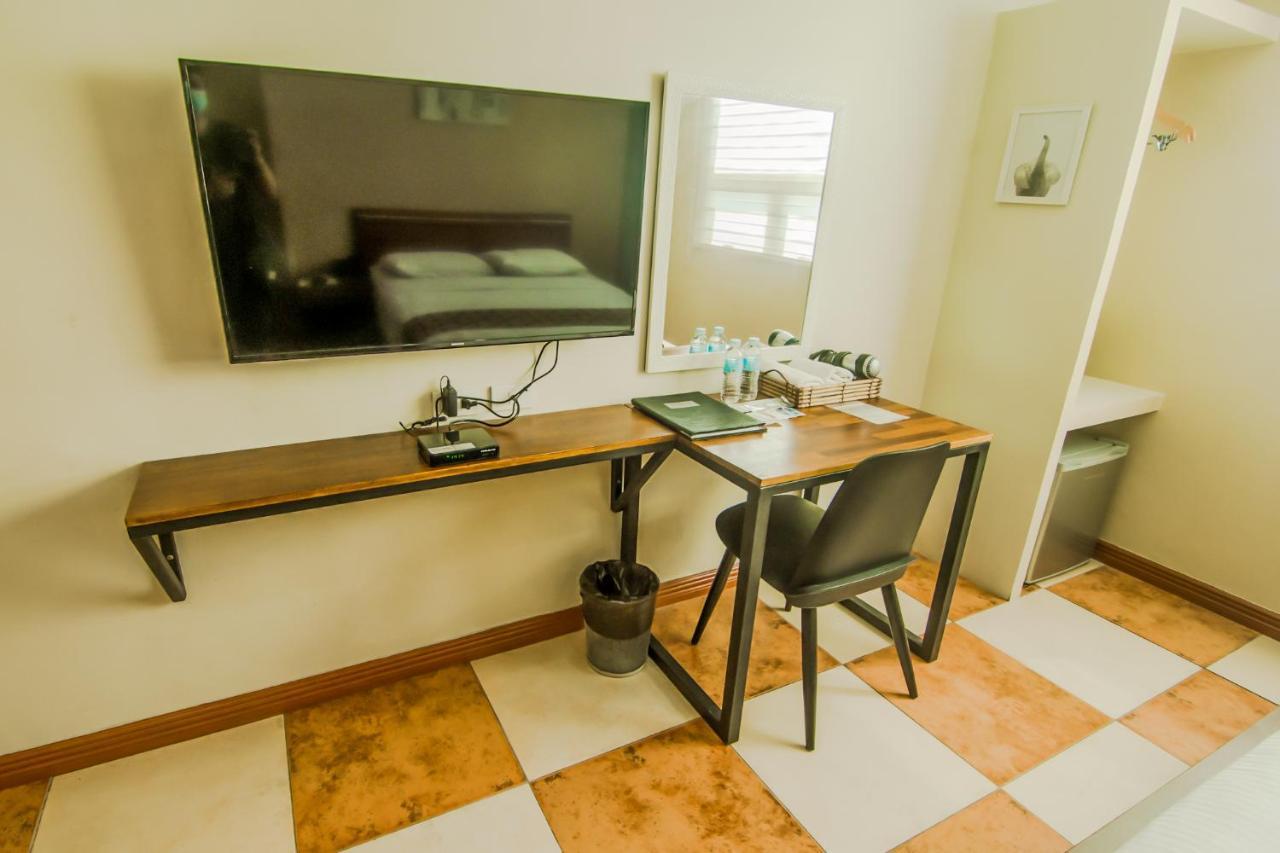 Dg Grami Hotel Paranaque City Eksteriør billede