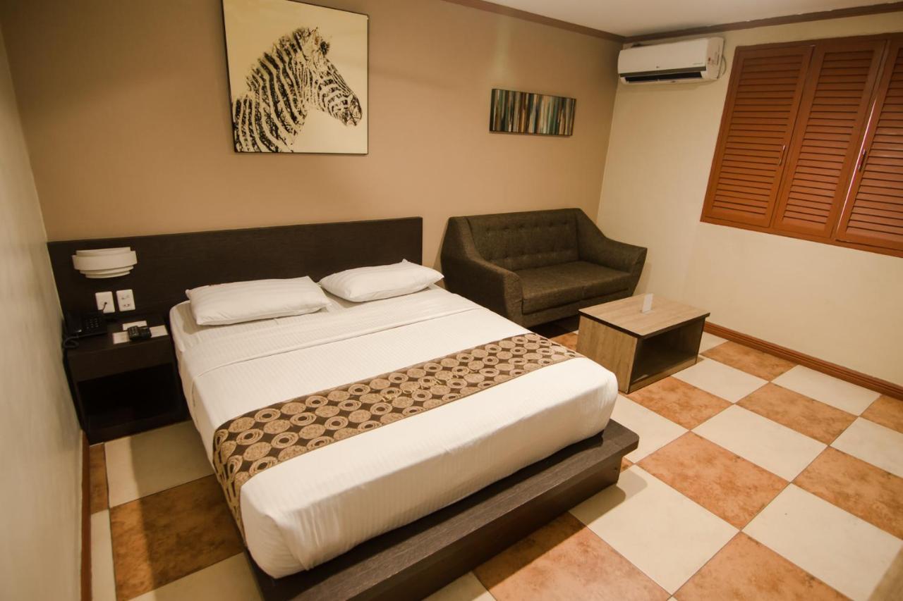 Dg Grami Hotel Paranaque City Eksteriør billede
