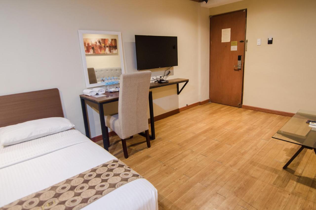 Dg Grami Hotel Paranaque City Eksteriør billede
