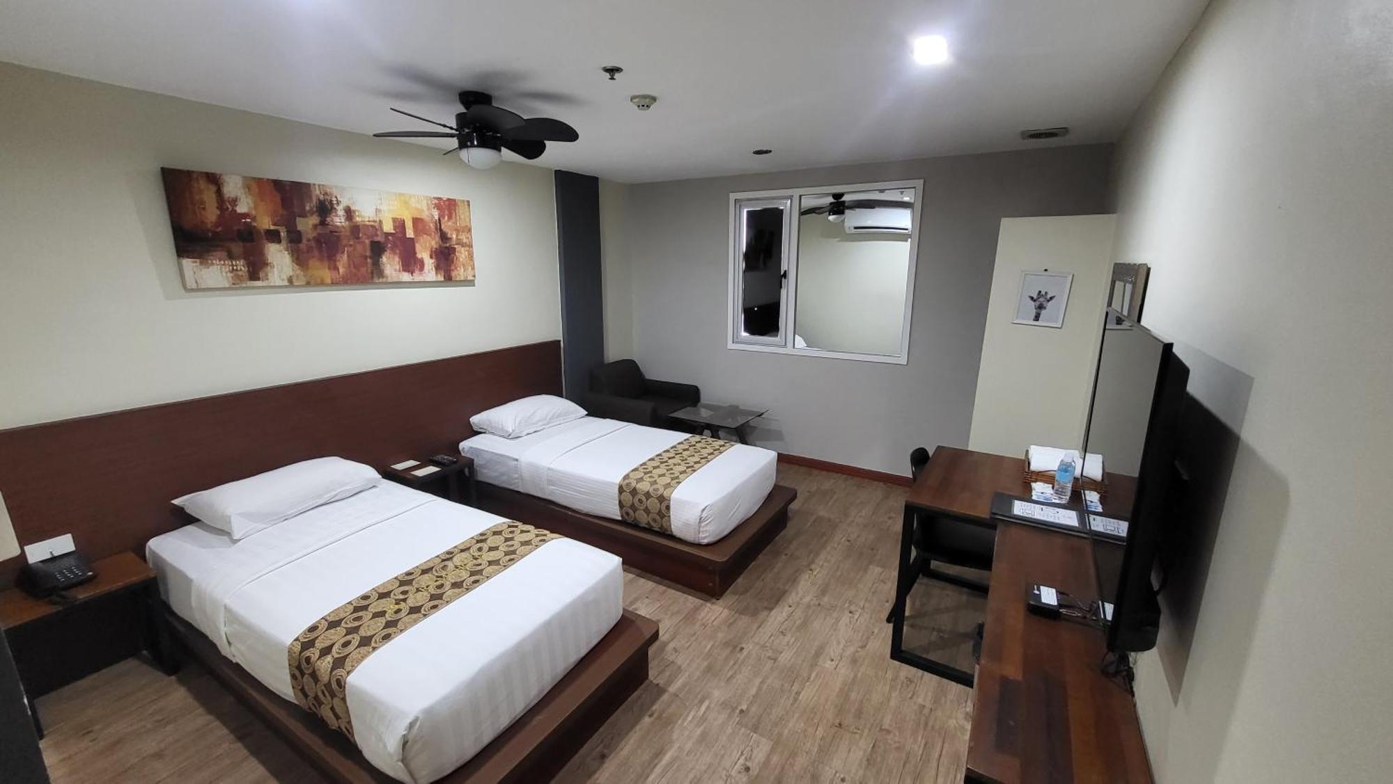Dg Grami Hotel Paranaque City Eksteriør billede