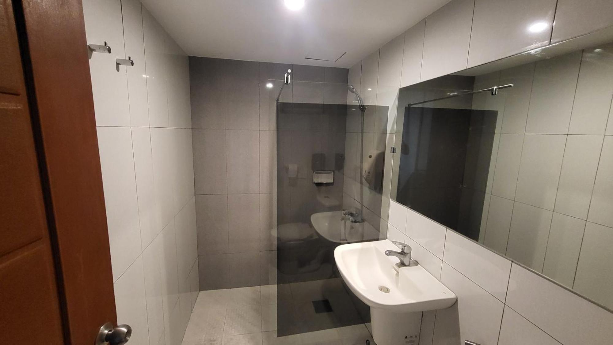Dg Grami Hotel Paranaque City Eksteriør billede