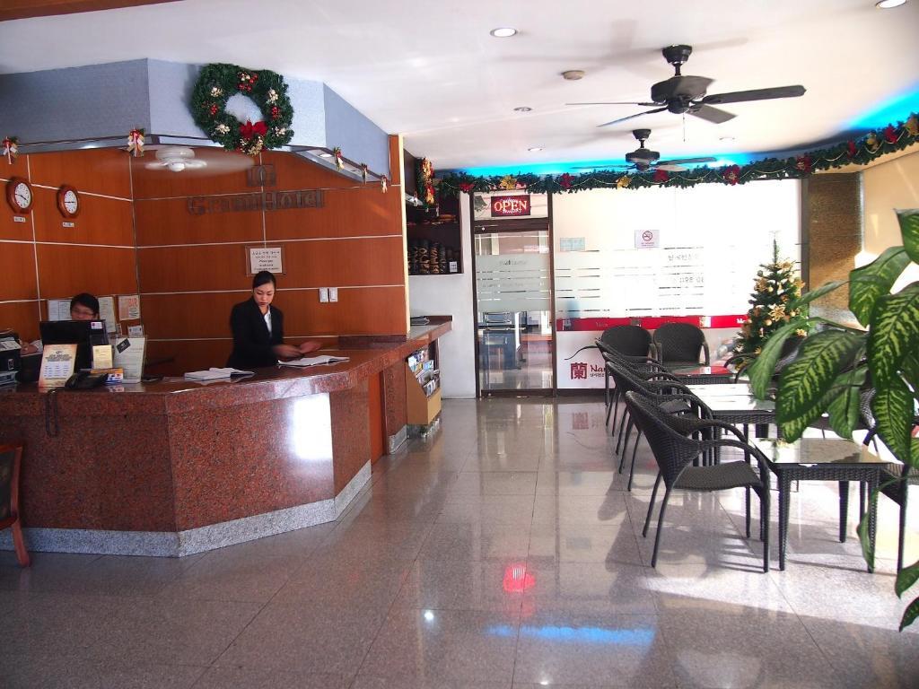 Dg Grami Hotel Paranaque City Eksteriør billede