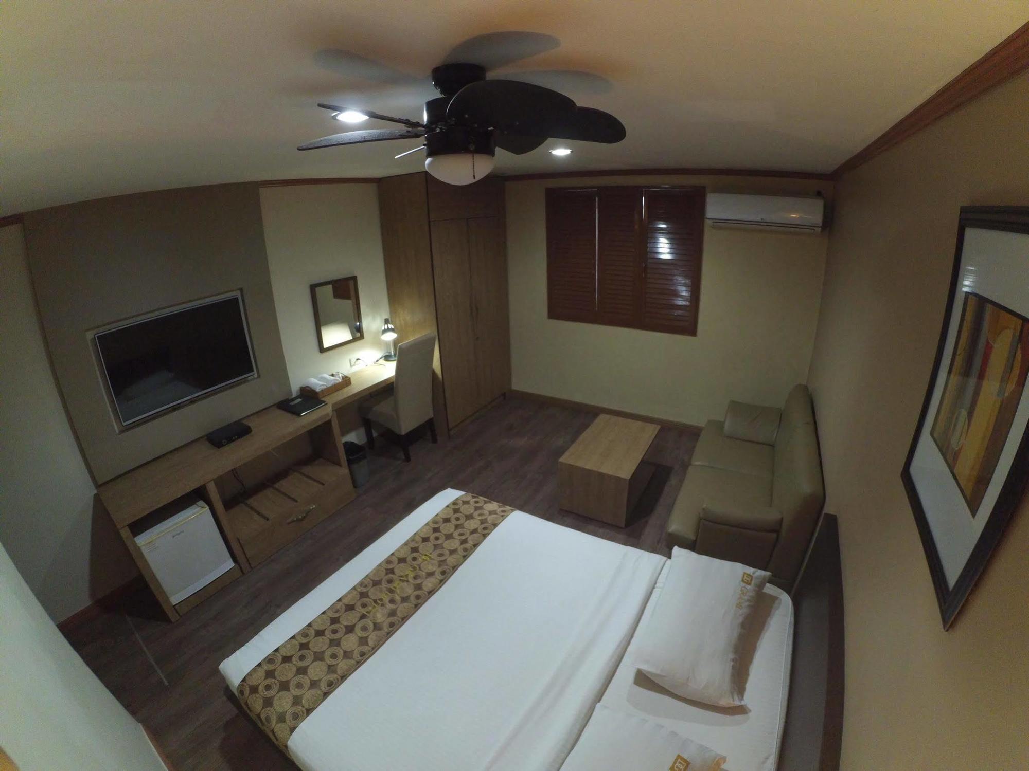 Dg Grami Hotel Paranaque City Eksteriør billede