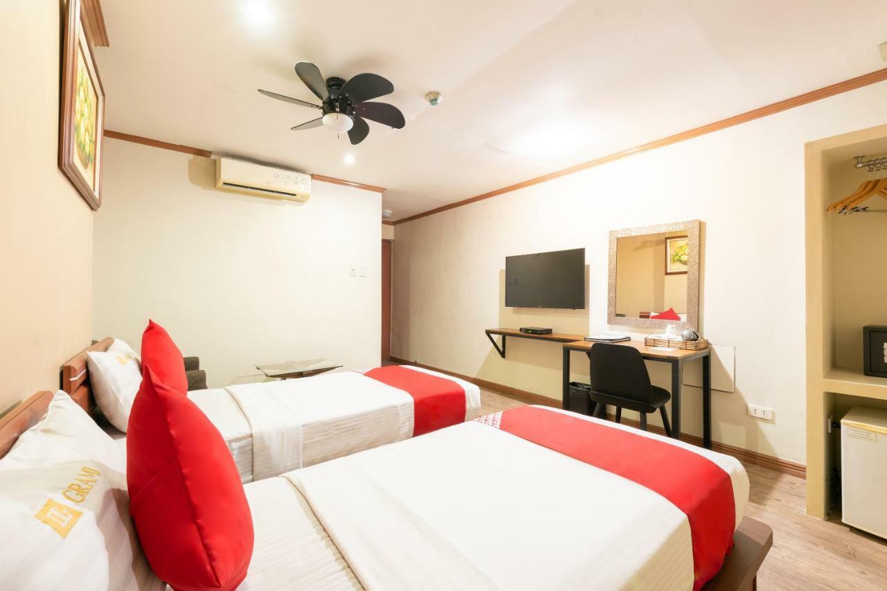 Dg Grami Hotel Paranaque City Eksteriør billede